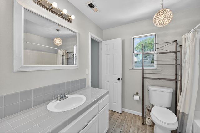 2384 E Quincy Avenue, Fresno, CA 93720