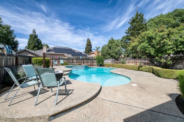 2384 E Quincy Avenue, Fresno, CA 93720