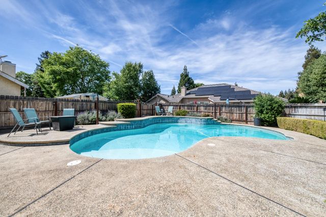 2384 E Quincy Avenue, Fresno, CA 93720