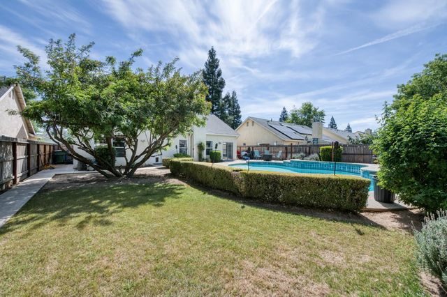 2384 E Quincy Avenue, Fresno, CA 93720