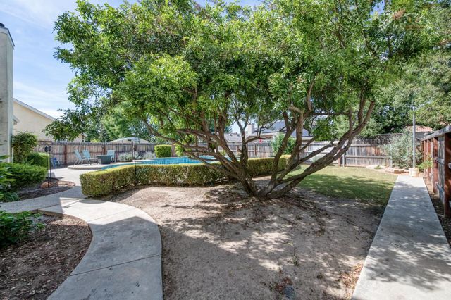 2384 E Quincy Avenue, Fresno, CA 93720