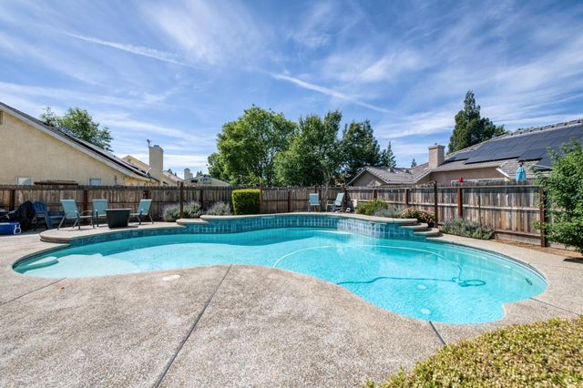 2384 E Quincy Avenue, Fresno, CA 93720