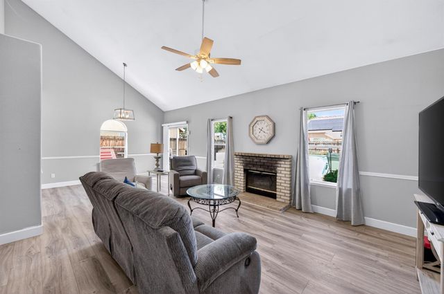 2384 E Quincy Avenue, Fresno, CA 93720