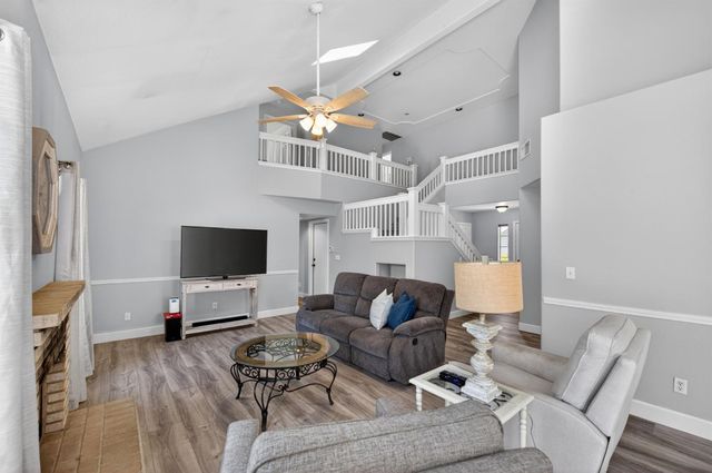 2384 E Quincy Avenue, Fresno, CA 93720