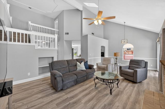 2384 E Quincy Avenue, Fresno, CA 93720