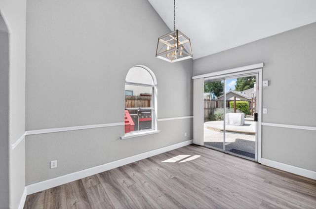 2384 E Quincy Avenue, Fresno, CA 93720