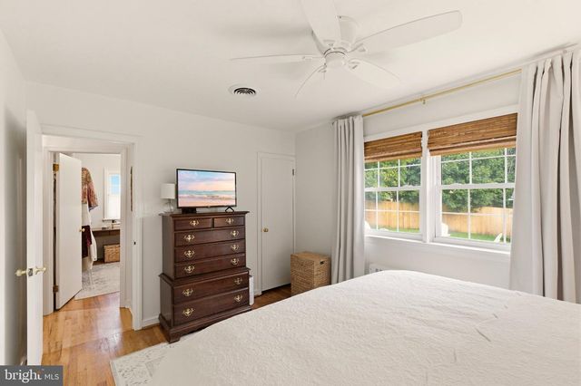 2409 TAPLEY LN, Wilmington, DE 19808