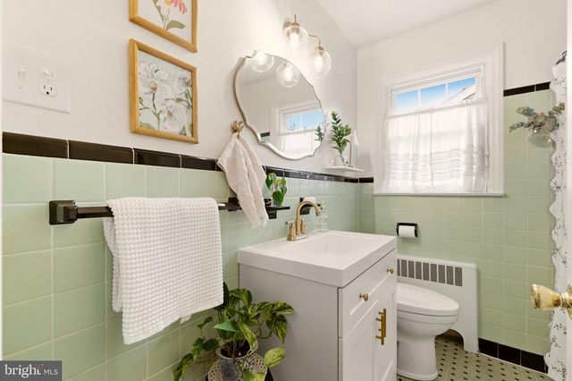 2409 TAPLEY LN, Wilmington, DE 19808