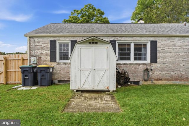 2409 TAPLEY LN, Wilmington, DE 19808
