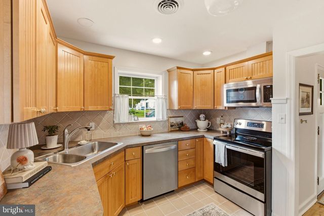 2409 TAPLEY LN, Wilmington, DE 19808