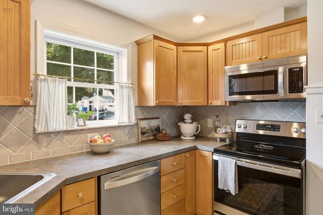 2409 TAPLEY LN, Wilmington, DE 19808