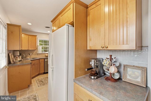 2409 TAPLEY LN, Wilmington, DE 19808