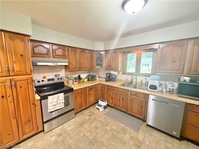 728 Hazelwood Drive, Vermilion, OH 44089