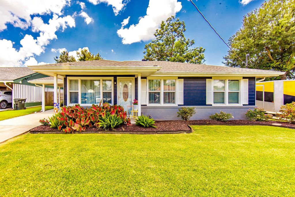 1202 Bourg St, Houma, LA 70360