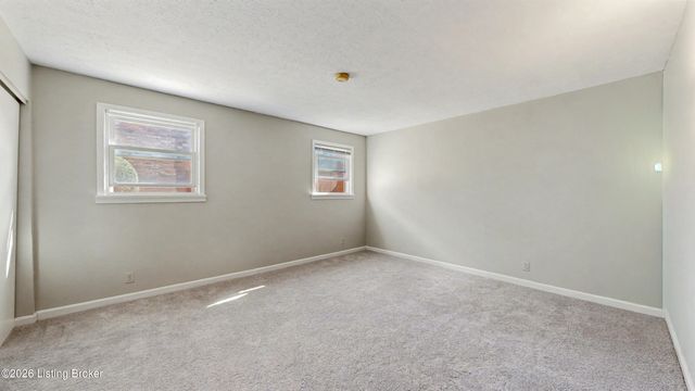 8126 Lake Terrace G4, Louisville, KY 40222