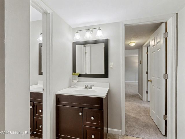 8126 Lake Terrace G4, Louisville, KY 40222