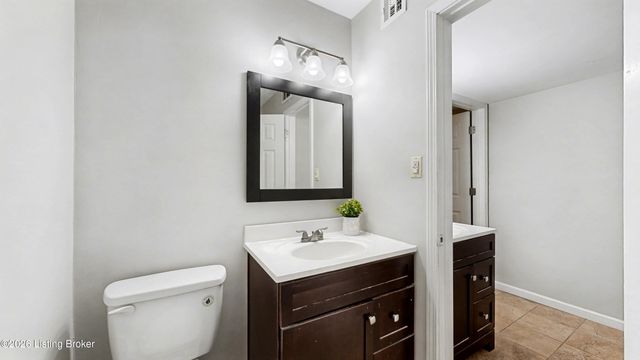 8126 Lake Terrace G4, Louisville, KY 40222