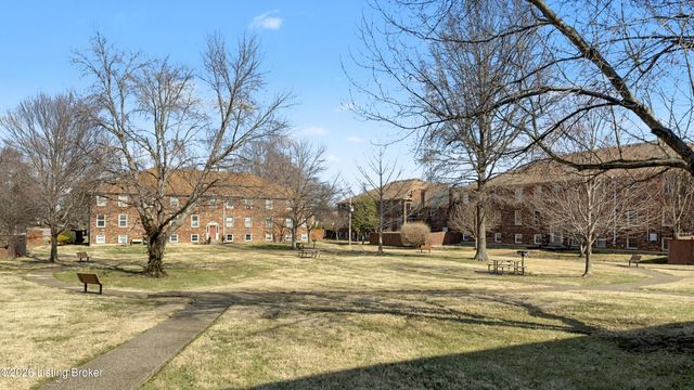 8126 Lake Terrace G4, Louisville, KY 40222