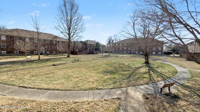 8126 Lake Terrace G4, Louisville, KY 40222