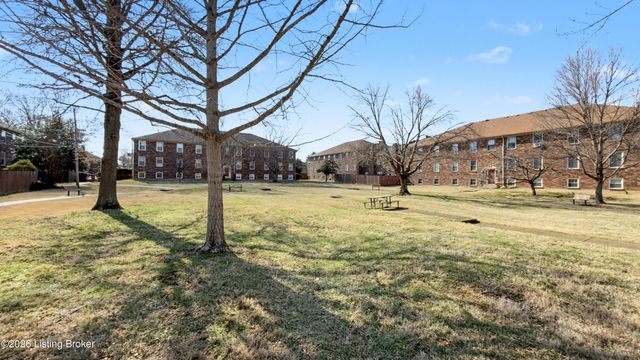 8126 Lake Terrace G4, Louisville, KY 40222