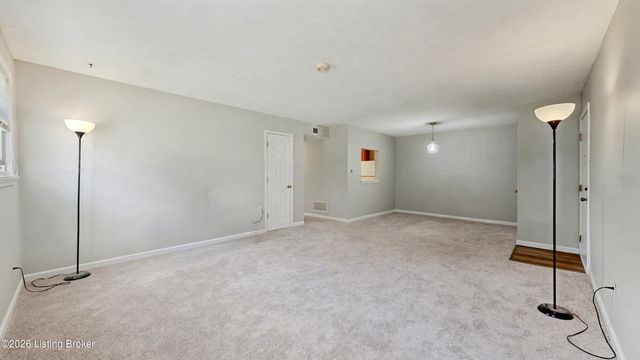 8126 Lake Terrace G4, Louisville, KY 40222