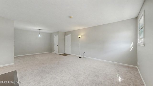 8126 Lake Terrace G4, Louisville, KY 40222