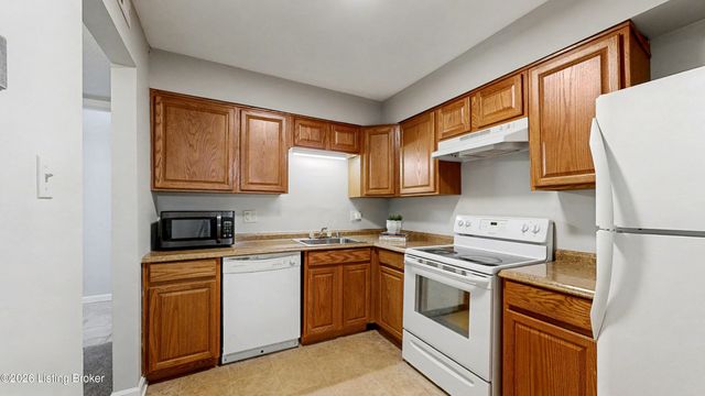 8126 Lake Terrace G4, Louisville, KY 40222