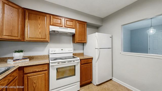 8126 Lake Terrace G4, Louisville, KY 40222