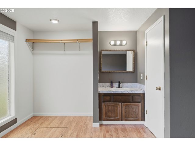 3670 Se 21ST Dr, Gresham, OR 97080