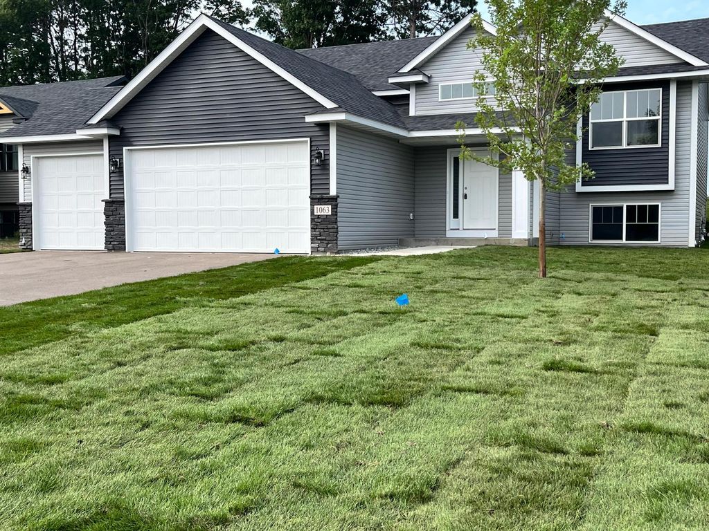 1063 Bellaire Boulevard NW, Isanti, MN 55040