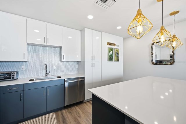 1703 N TAMIAMI TRAIL 406, Sarasota, FL 34234