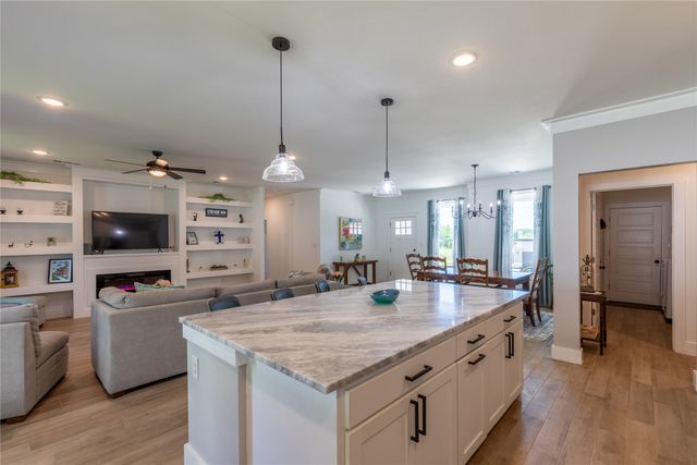 5523 Firewood Trail, Granbury, TX 76048