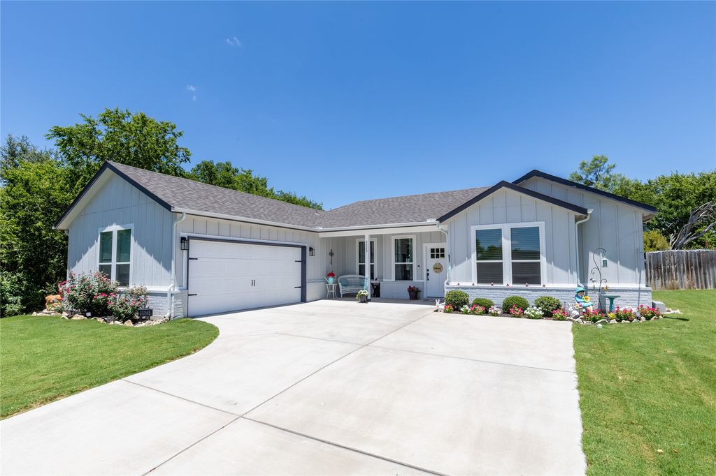 5523 Firewood Trail, Granbury, TX 76048