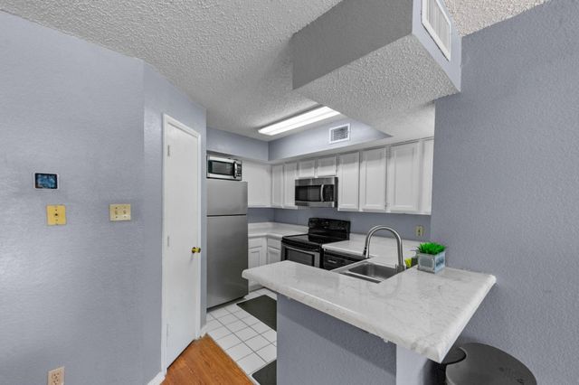 9815 Walnut Street 204, Dallas, TX 75243