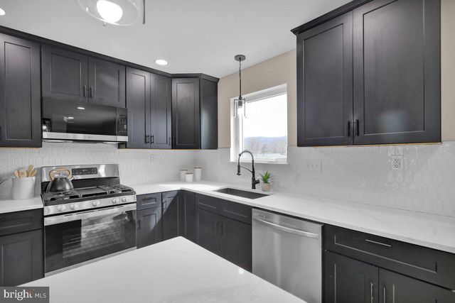 258 W FAIRVIEW AVE, Marietta, PA 17547