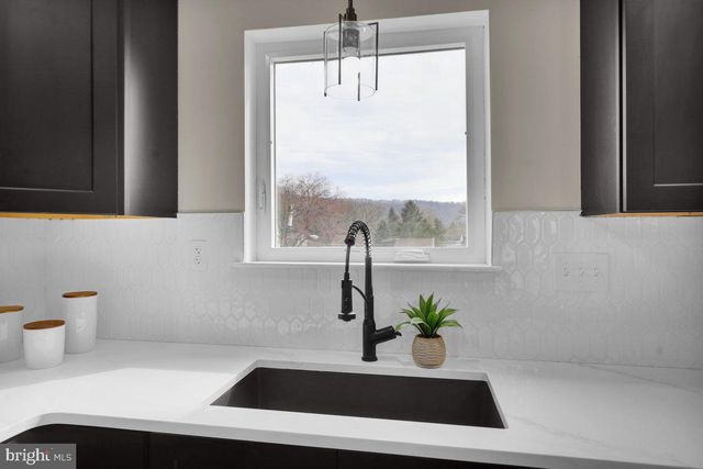 258 W FAIRVIEW AVE, Marietta, PA 17547