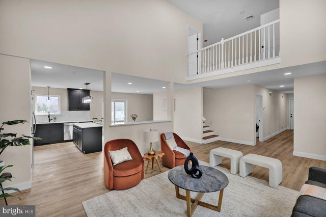 258 W FAIRVIEW AVE, Marietta, PA 17547