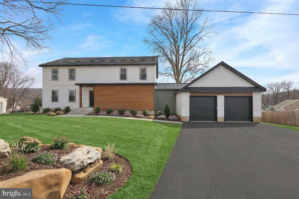 258 W FAIRVIEW AVE, Marietta, PA 17547