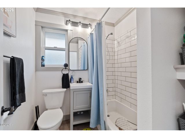 409 DEL MONTE Ave, Tillamook, OR 97141