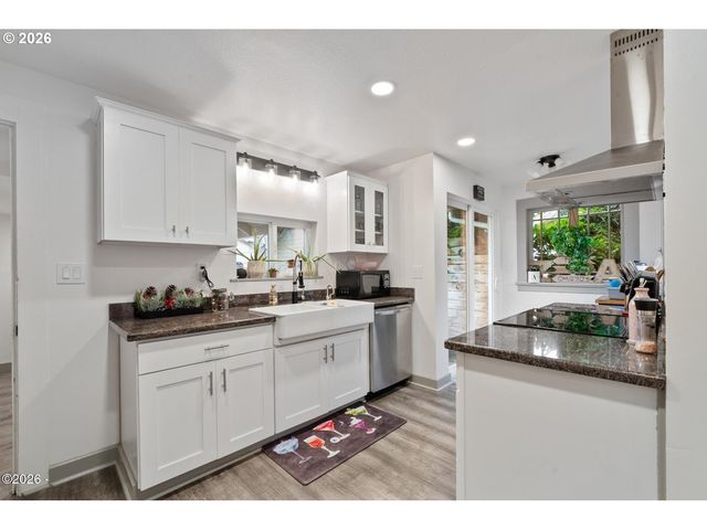 409 DEL MONTE Ave, Tillamook, OR 97141