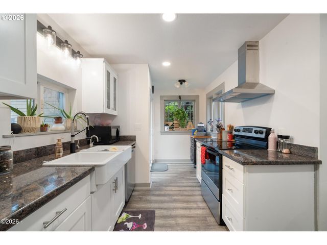 409 DEL MONTE Ave, Tillamook, OR 97141