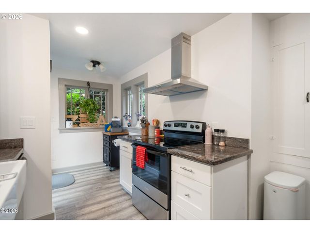 409 DEL MONTE Ave, Tillamook, OR 97141