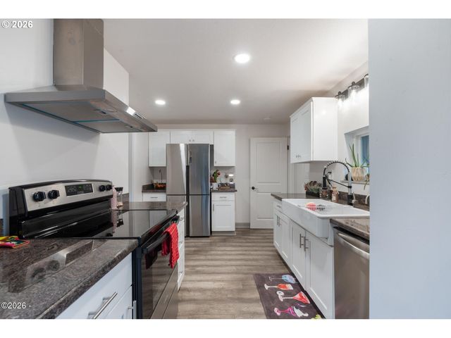 409 DEL MONTE Ave, Tillamook, OR 97141