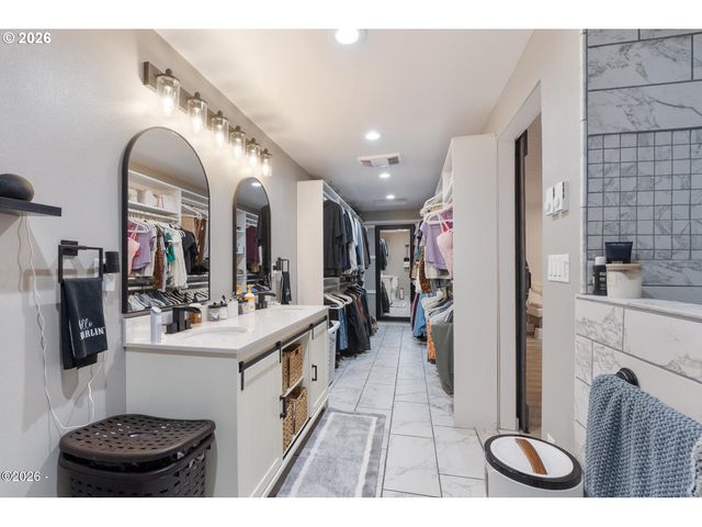 409 DEL MONTE Ave, Tillamook, OR 97141