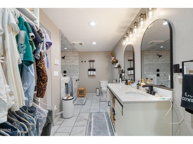 409 DEL MONTE Ave, Tillamook, OR 97141