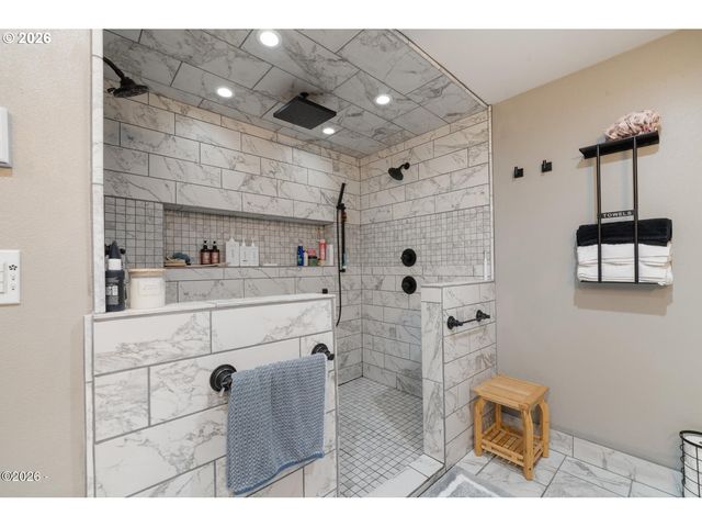 409 DEL MONTE Ave, Tillamook, OR 97141