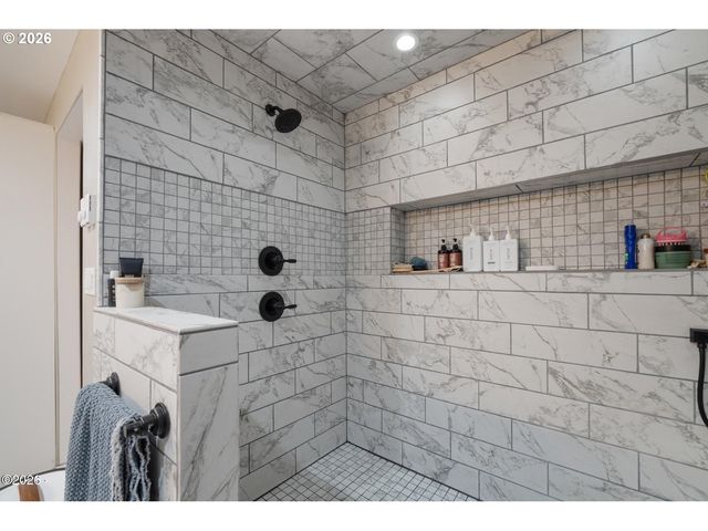 409 DEL MONTE Ave, Tillamook, OR 97141