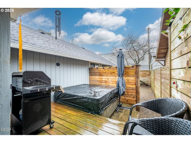 409 DEL MONTE Ave, Tillamook, OR 97141