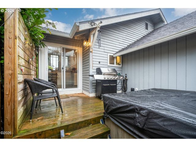 409 DEL MONTE Ave, Tillamook, OR 97141