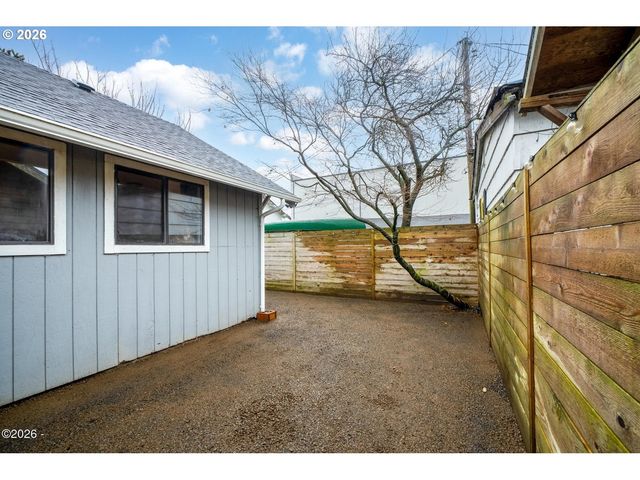 409 DEL MONTE Ave, Tillamook, OR 97141